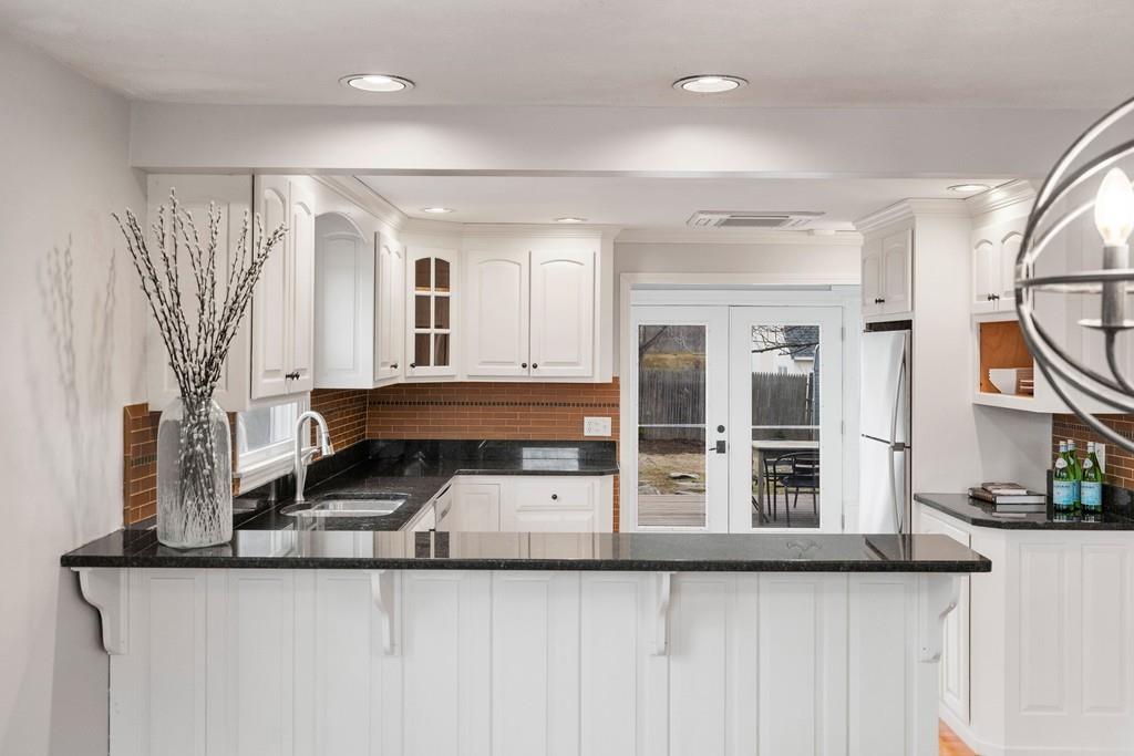 57 Pitman Road Marblehead, MA 01945 - Photo 8 of 40