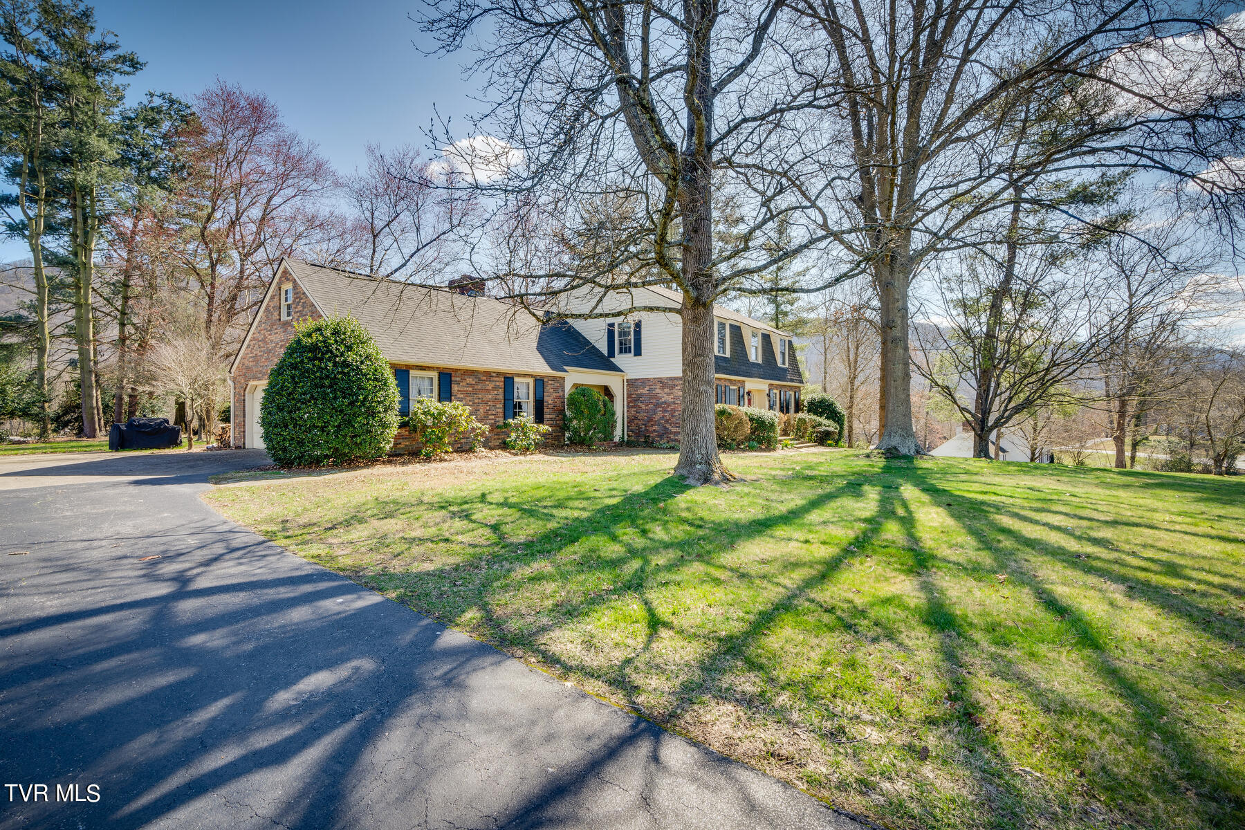 725 Chippendale Road Kingsport, TN 37660 - Photo 2 of 45 002