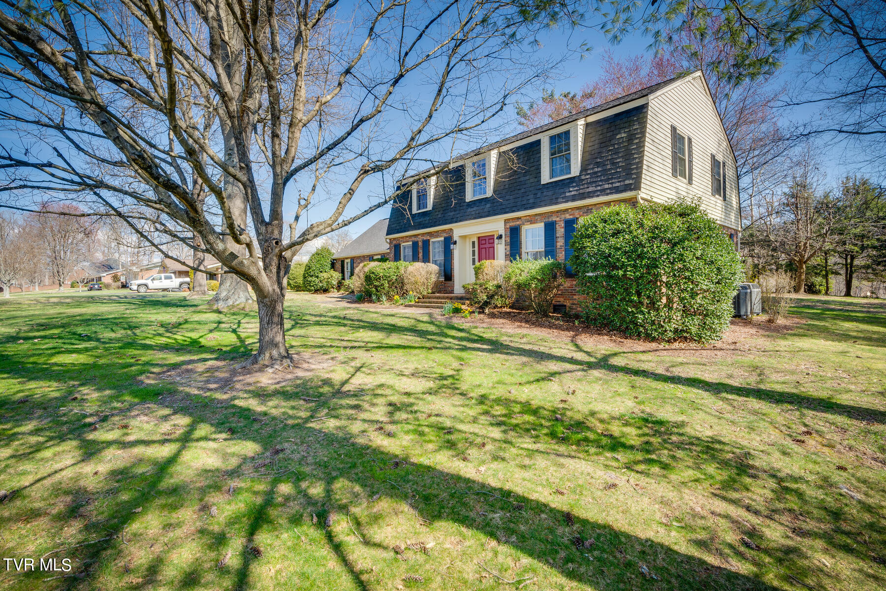 725 Chippendale Road Kingsport, TN 37660 - Photo 3 of 45 003