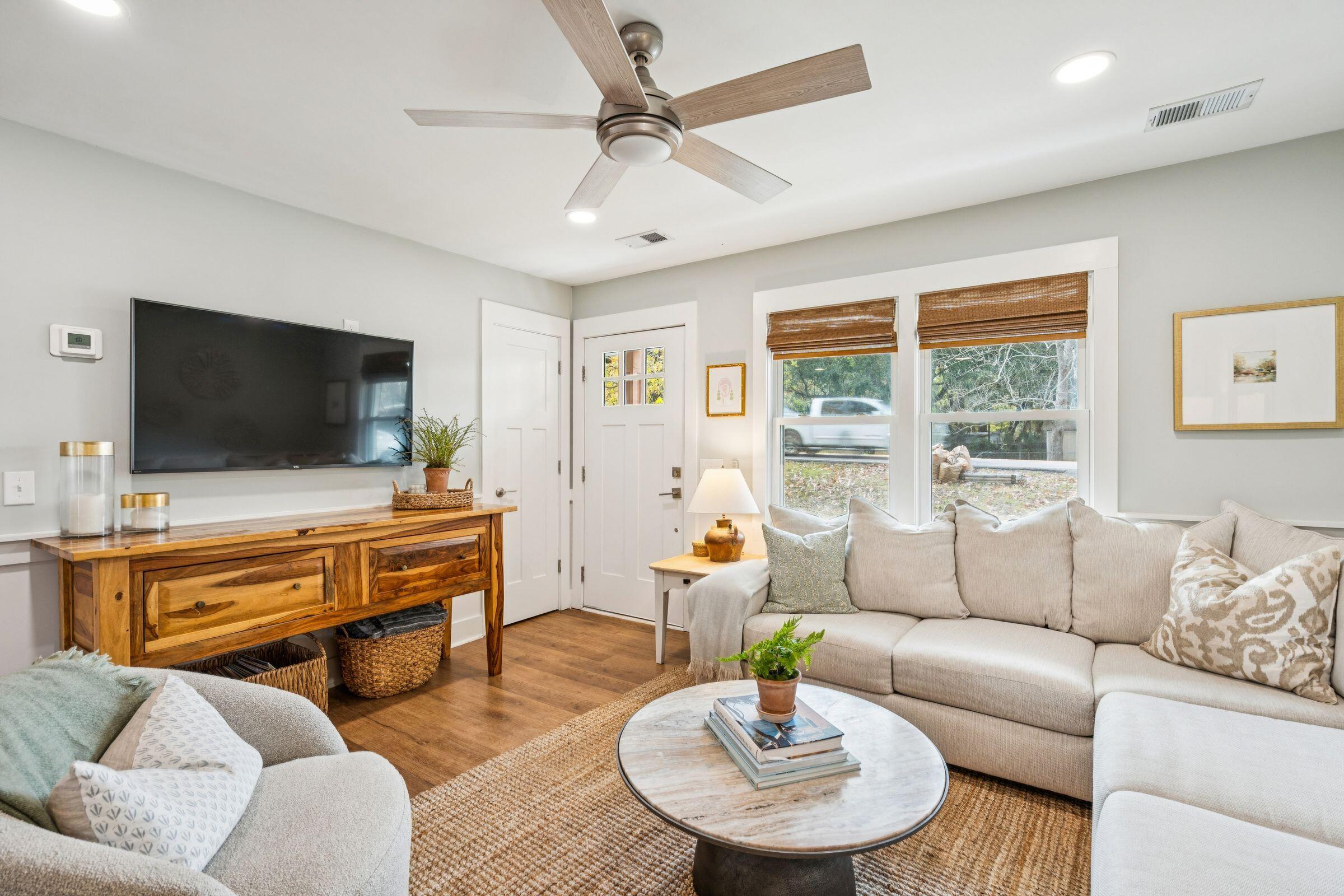 810 Playground Road Charleston, SC 29407 - Photo 4 of 26 Living Room