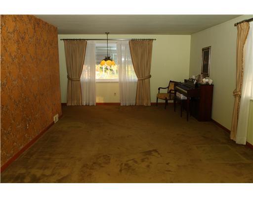 9212 Pannier Road Pittsburgh, PA 15237 - Photo 3 of 10 Living Room. Large room with only one wall of wallpaper