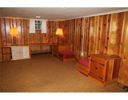 9212 Pannier Road Pittsburgh, PA 15237 - Photo 6 of 10 Great Room. Lower Level Getaway with a full bath