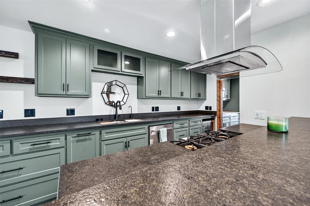 616 East Bells Boulevard Bells, TX 75414 - Photo 8 of 39 a kitchen with lots of counter top space