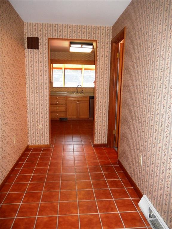 2003 Kentucky Lane Rochester, PA 15074 - Photo 2 of 24
