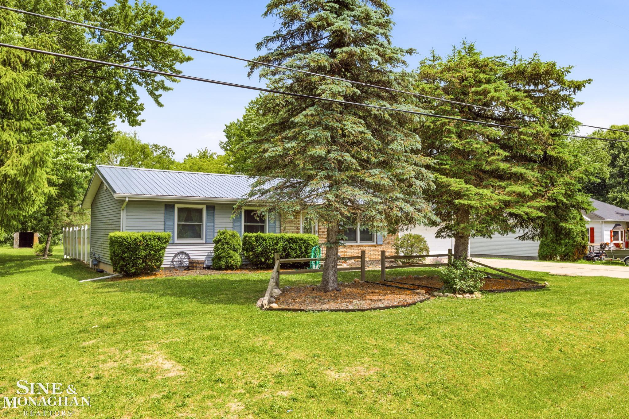 660 Range Road Marysville, MI 48040 - Photo 4 of 40
