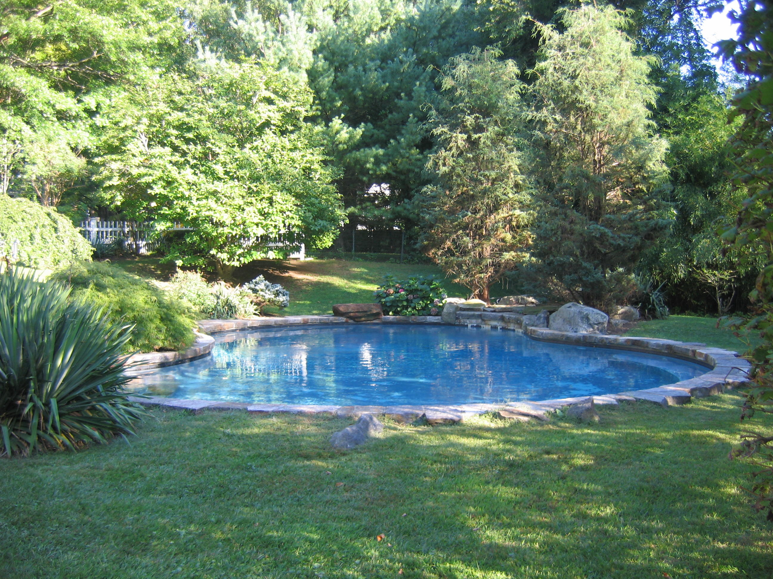 525 Middlesex Road Darien, CT 06820 - Photo 9 of 11 a view of a backyard