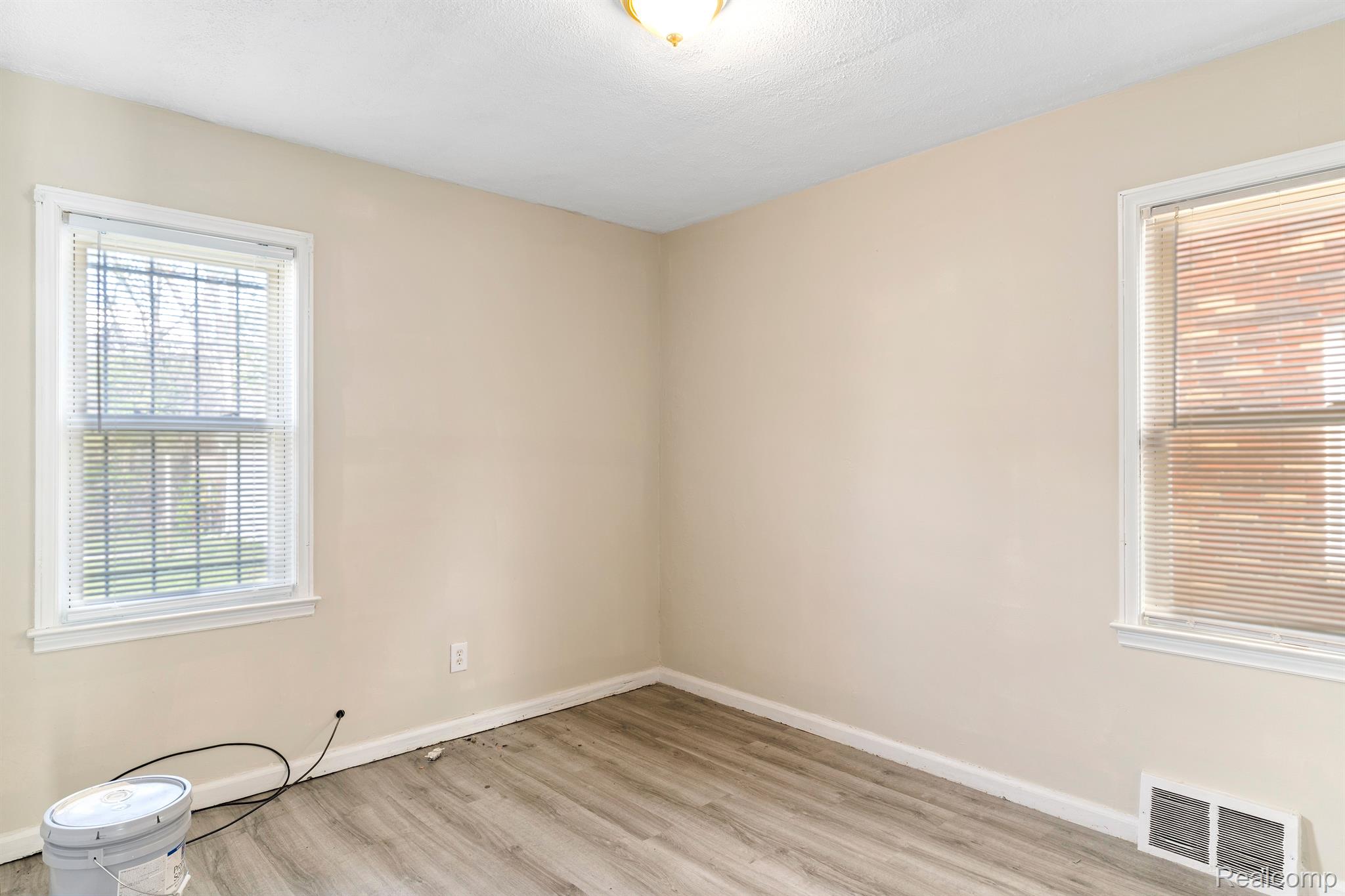 9575 Rutland Street Detroit, MI 48227 - Photo 7 of 18 Gallery Image 7