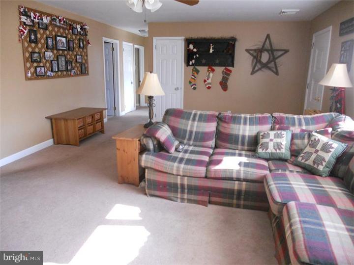 134 Annapolis Road Pennsville, NJ 08070 - Photo 3 of 14 Living Room