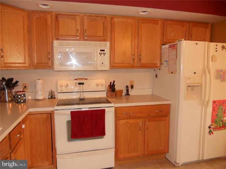 134 Annapolis Road Pennsville, NJ 08070 - Photo 4 of 14 Kitchen