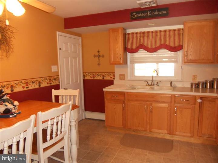134 Annapolis Road Pennsville, NJ 08070 - Photo 5 of 14 Kitchen