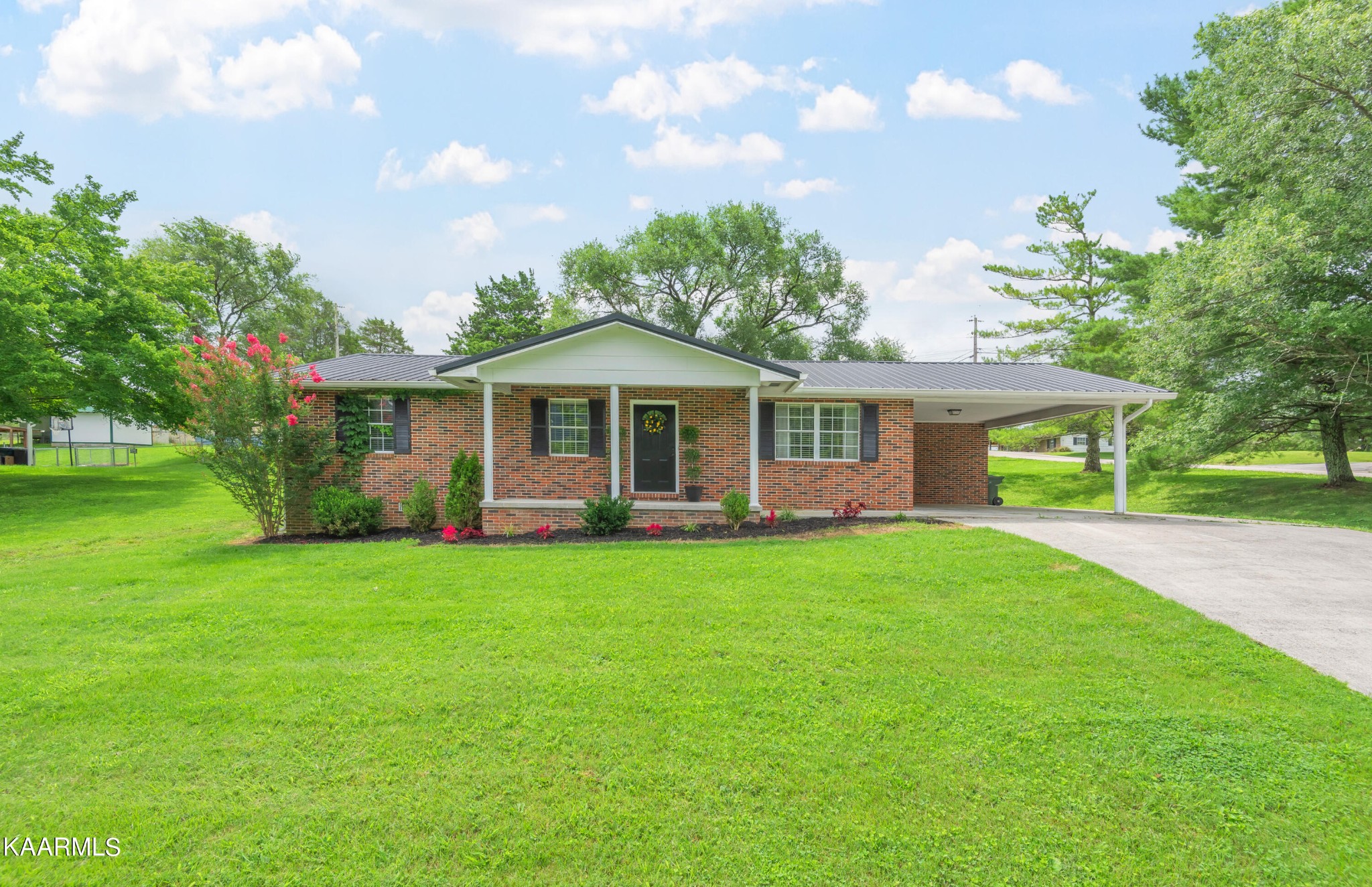 110 Campbell Road La Follette, TN 37766 - Photo 1 of 40 Gallery Image 1