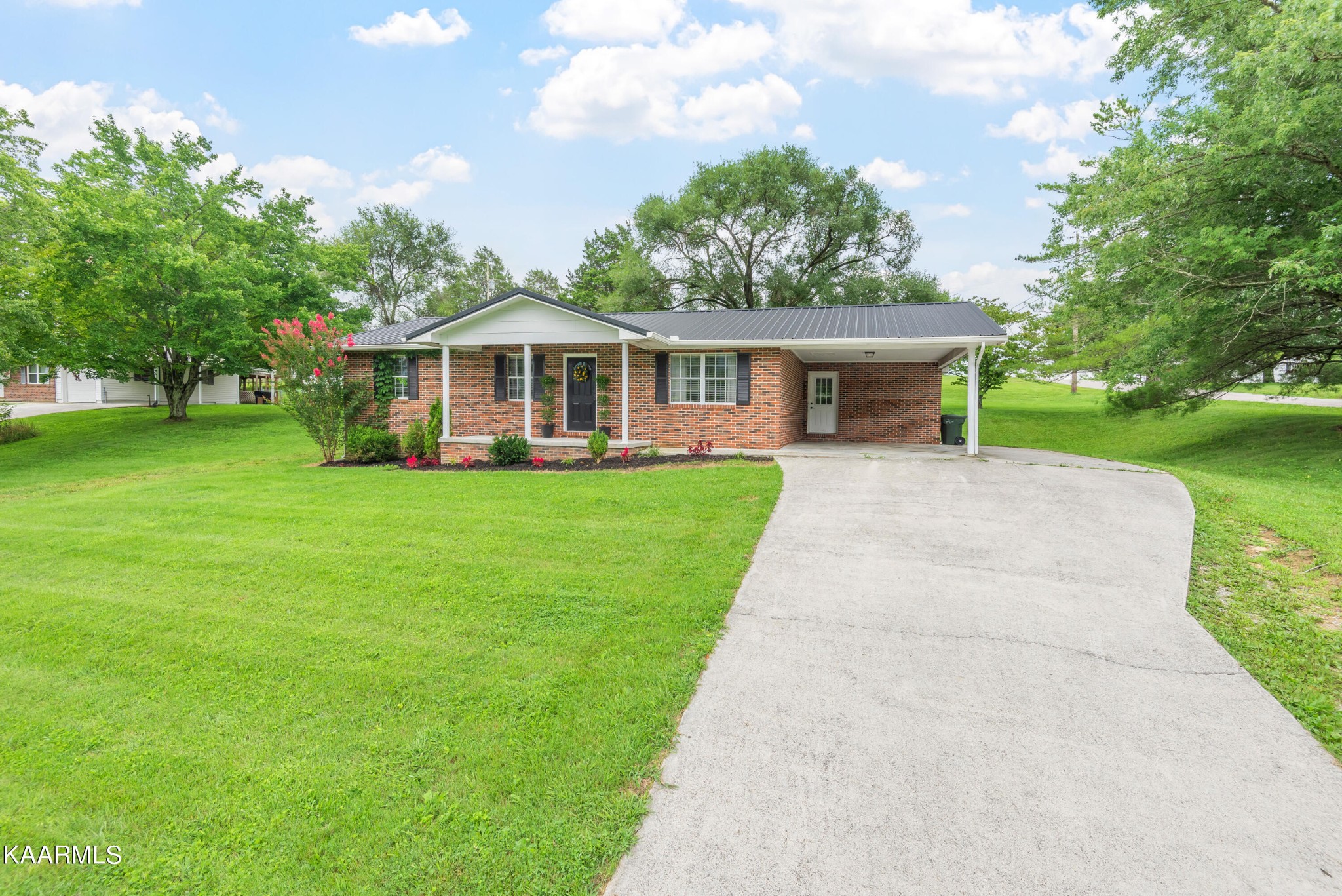 110 Campbell Road La Follette, TN 37766 - Photo 3 of 40 Gallery Image 3