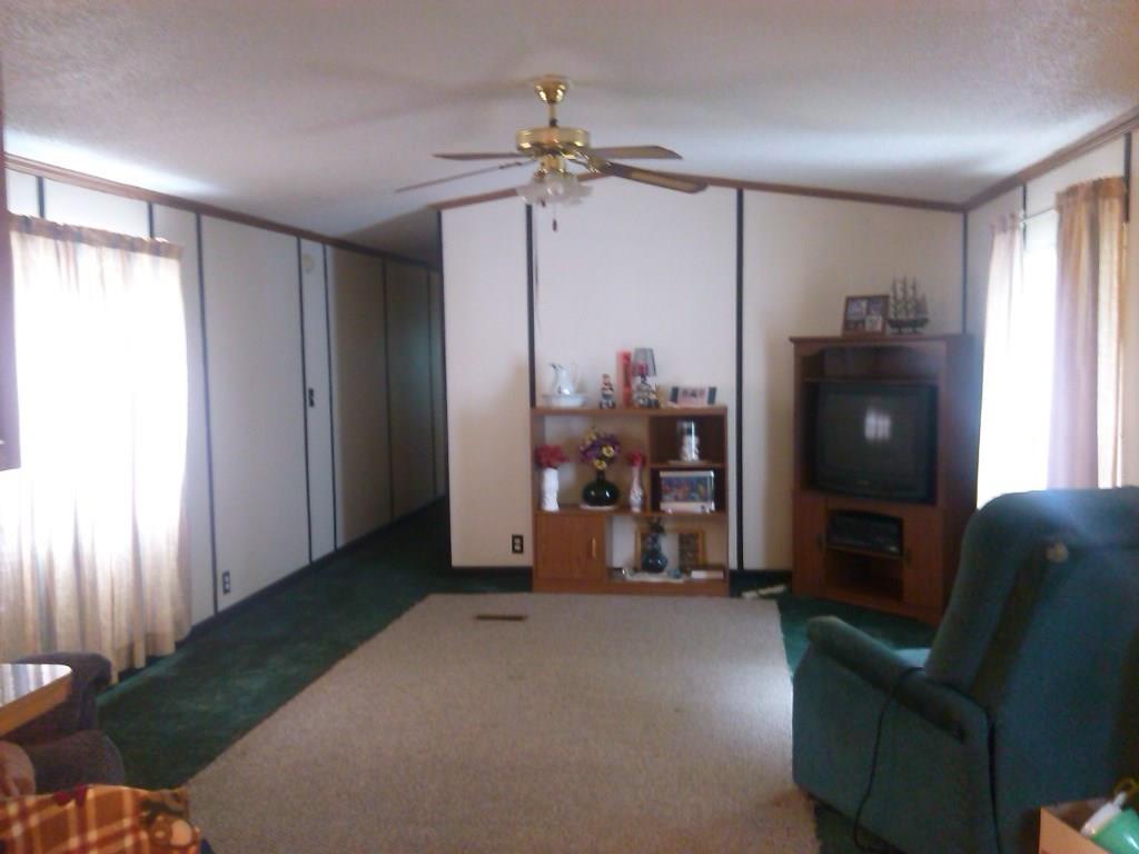 257 Hankerson Road Augusta, ME 04330 - Photo 5 of 21 Living Room