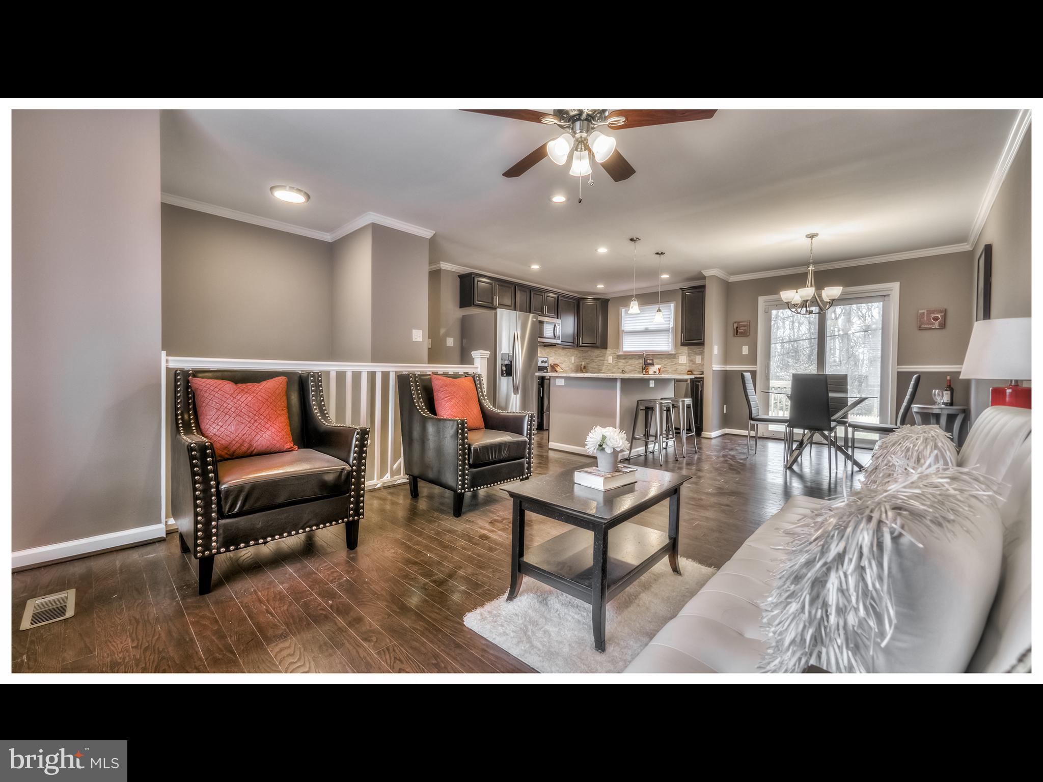817 Nottingham Road Baltimore, MD 21229 - Photo 1 of 30 Living Room