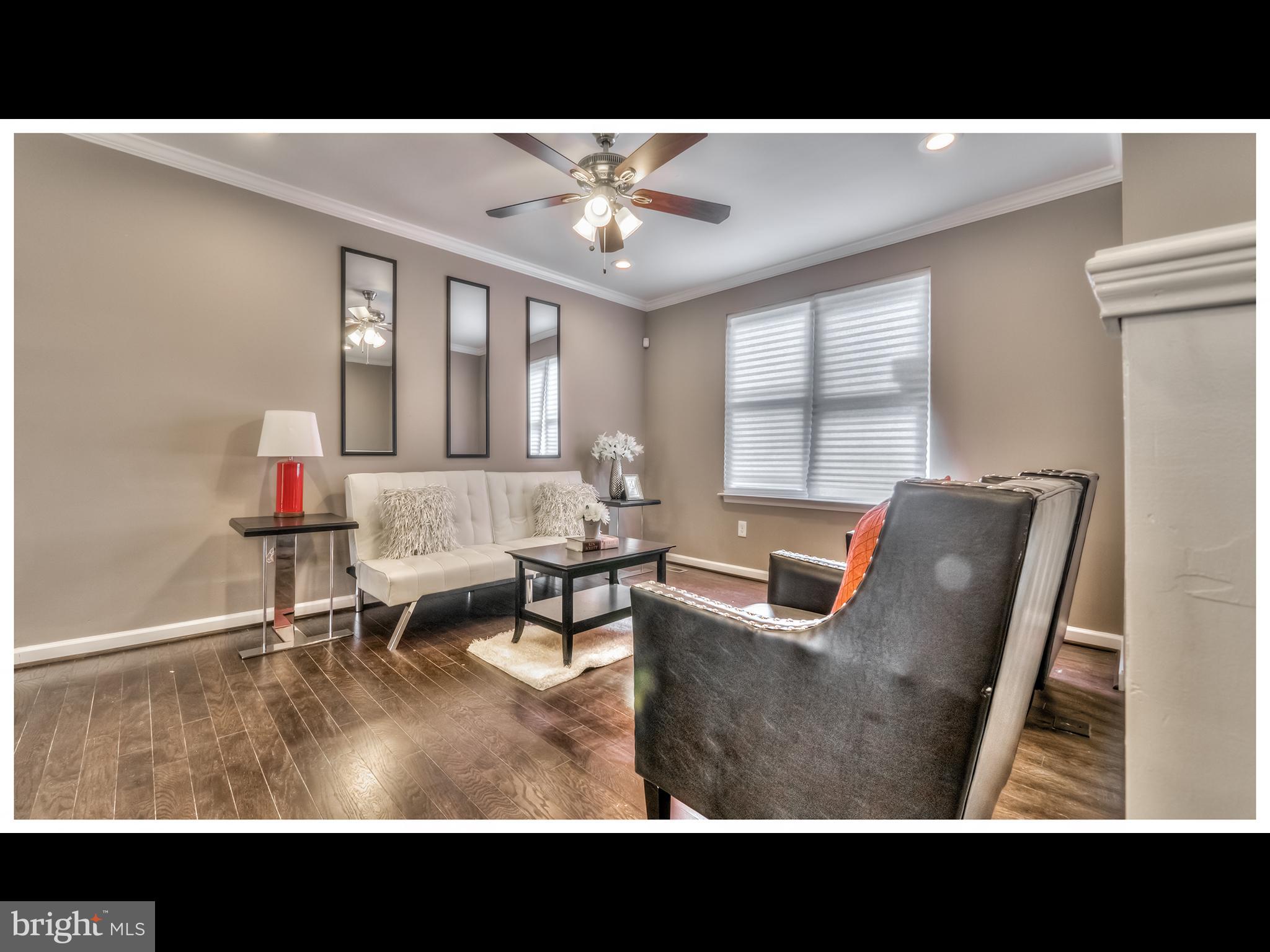 817 Nottingham Road Baltimore, MD 21229 - Photo 13 of 30 Living Room