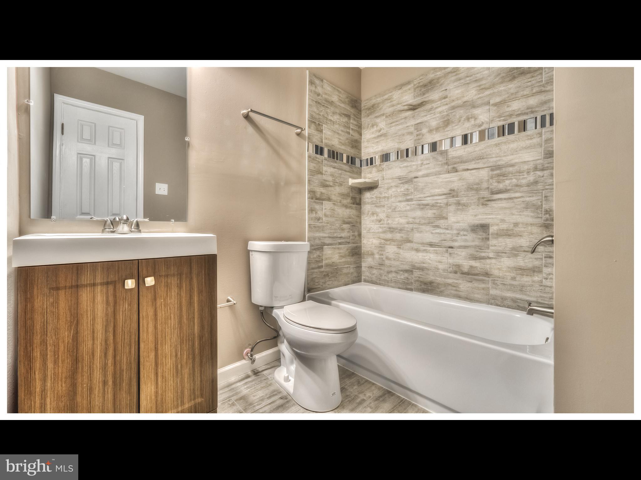 817 Nottingham Road Baltimore, MD 21229 - Photo 15 of 30 Bath (Master)