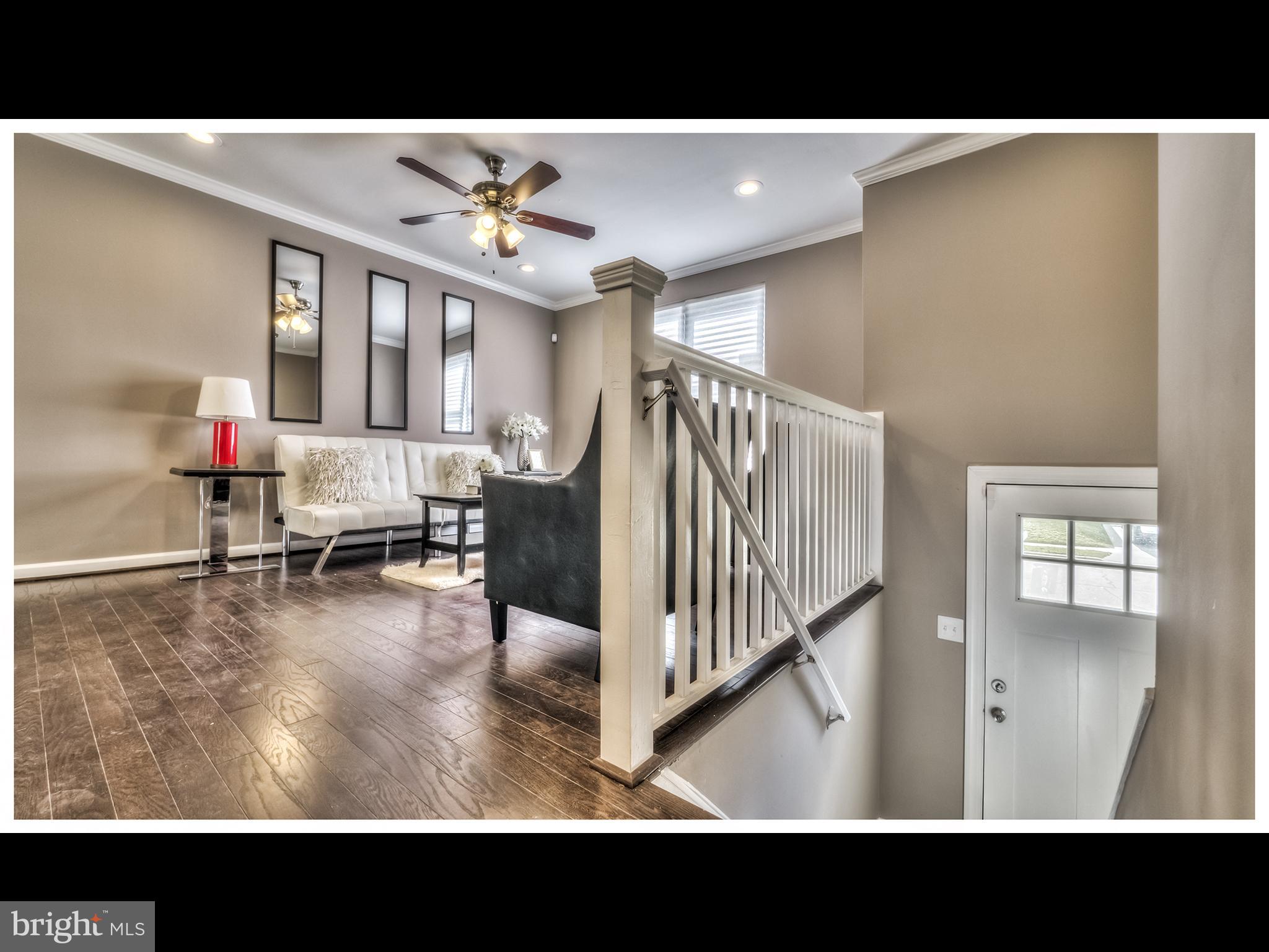 817 Nottingham Road Baltimore, MD 21229 - Photo 3 of 30 Living Room