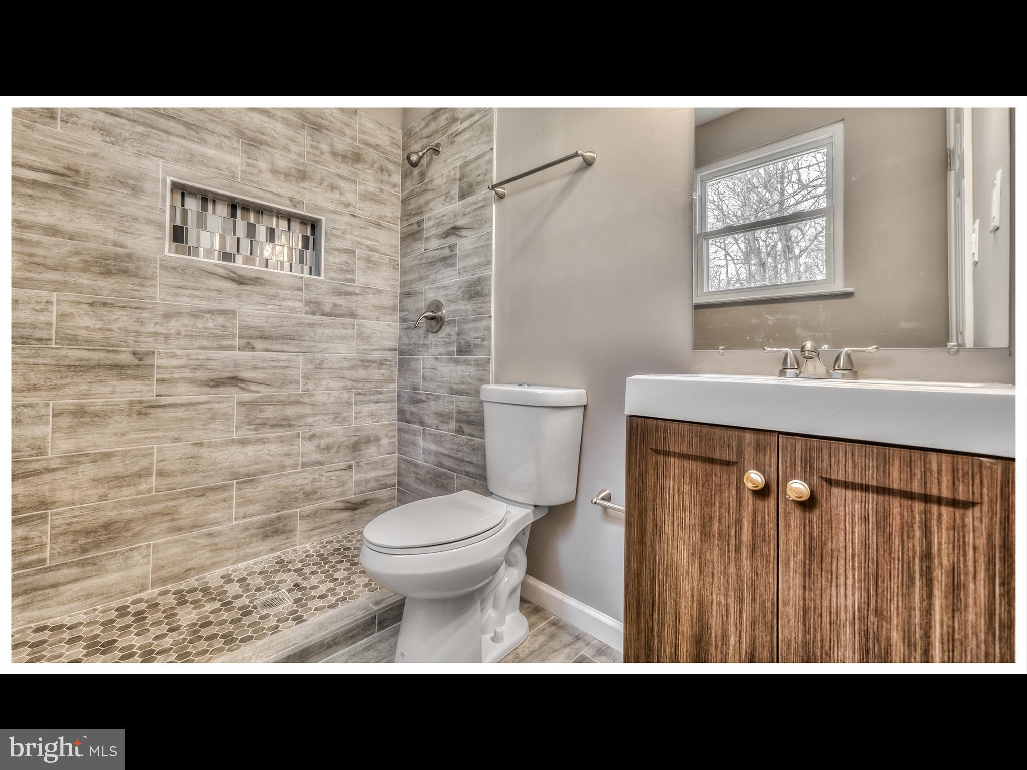 817 Nottingham Road Baltimore, MD 21229 - Photo 22 of 30 Bath (Master)