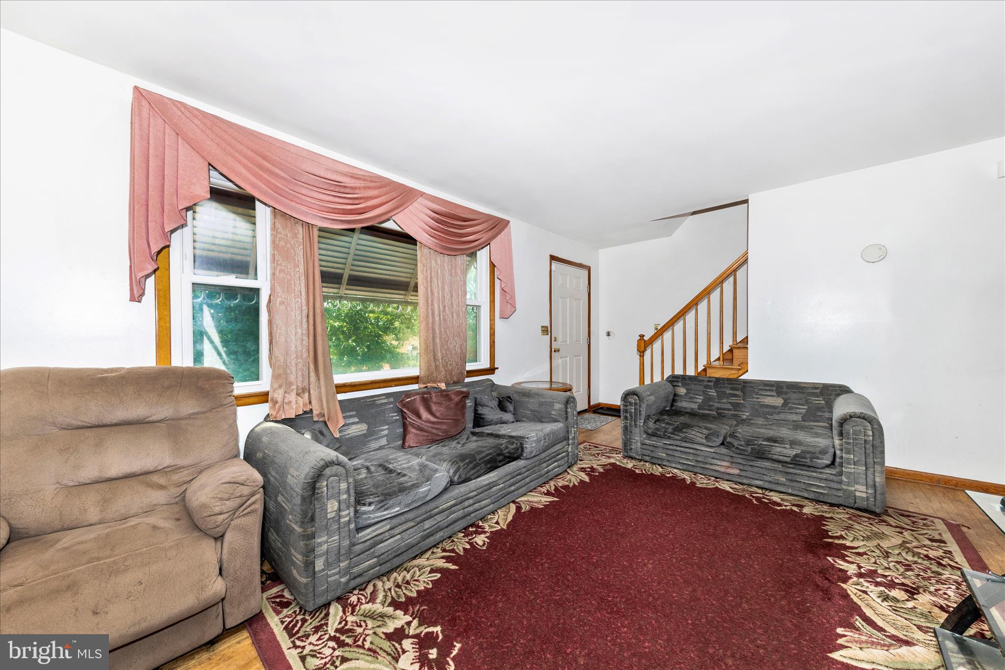 8018 Sagramore Road Baltimore, MD 21237 - Photo 6 of 44 Living Room
