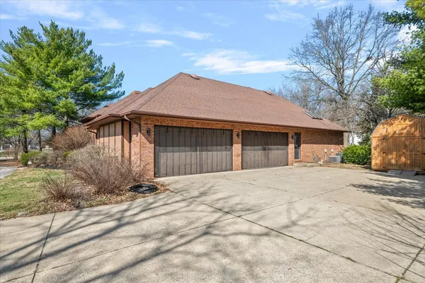 $549,900 | 2551 East Lake Shore Drive, Springfield, IL 62712