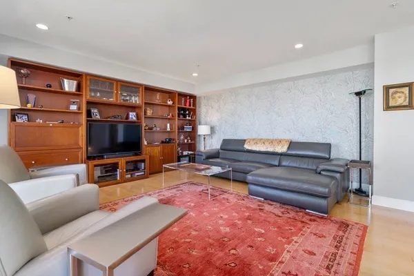 $1,099,000 | 197 8th Street, Unit 705, Boston, MA 02129