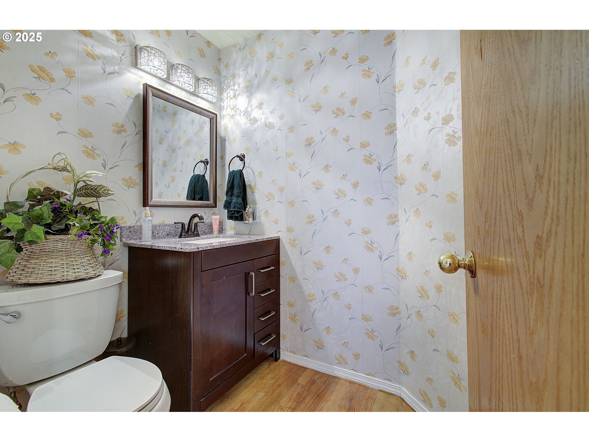 10535 Southwest 135th Avenue Beaverton, OR 97008 - Photo 8 of 37