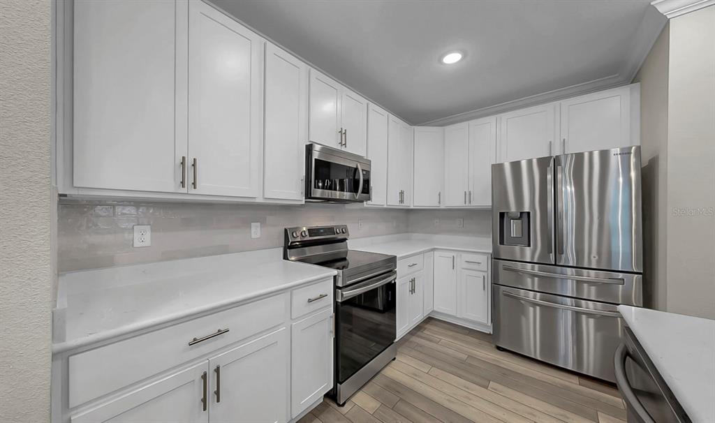 8346 Abalone Loop Palmetto, FL 34221 - Photo 9 of 64