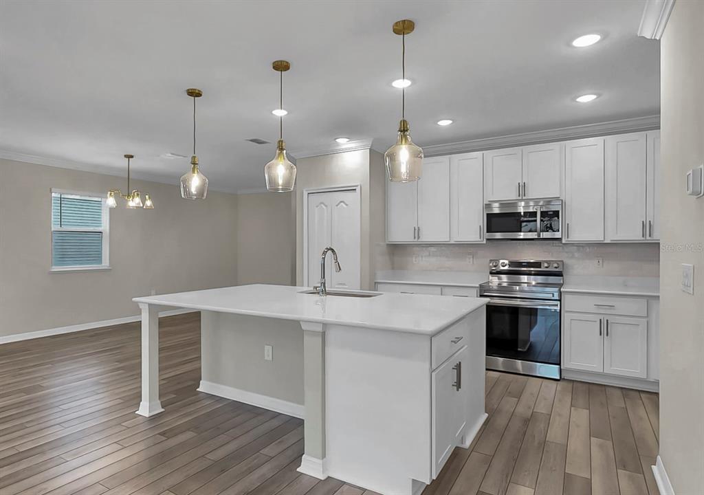 8346 Abalone Loop Palmetto, FL 34221 - Photo 10 of 64