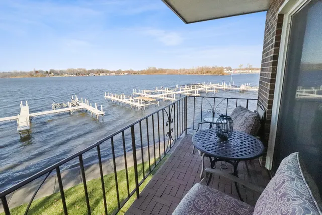 $1,750 | 22 North Pistakee Lake Road, Unit 2A, Fox Lake, IL 60020
