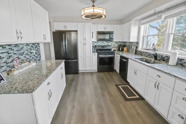 $1,750 | 22 North Pistakee Lake Road, Unit 2A, Fox Lake, IL 60020