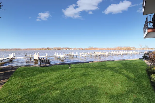 $1,750 | 22 North Pistakee Lake Road, Unit 2A, Fox Lake, IL 60020