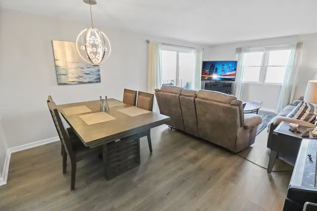 $1,750 | 22 North Pistakee Lake Road, Unit 2A, Fox Lake, IL 60020