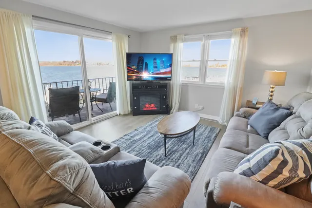 $1,750 | 22 North Pistakee Lake Road, Unit 2A, Fox Lake, IL 60020