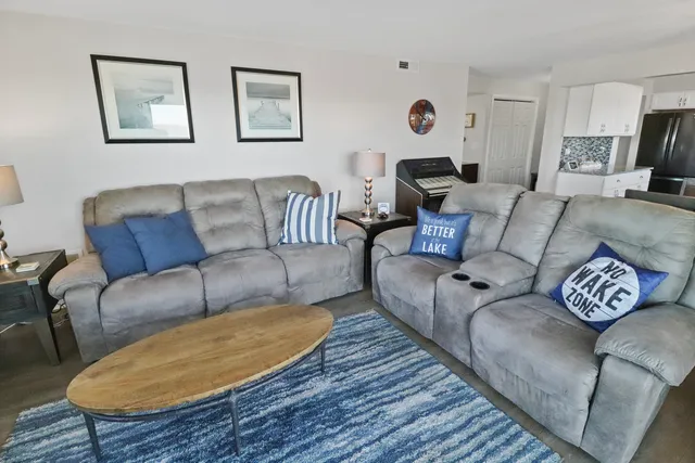 $1,750 | 22 North Pistakee Lake Road, Unit 2A, Fox Lake, IL 60020