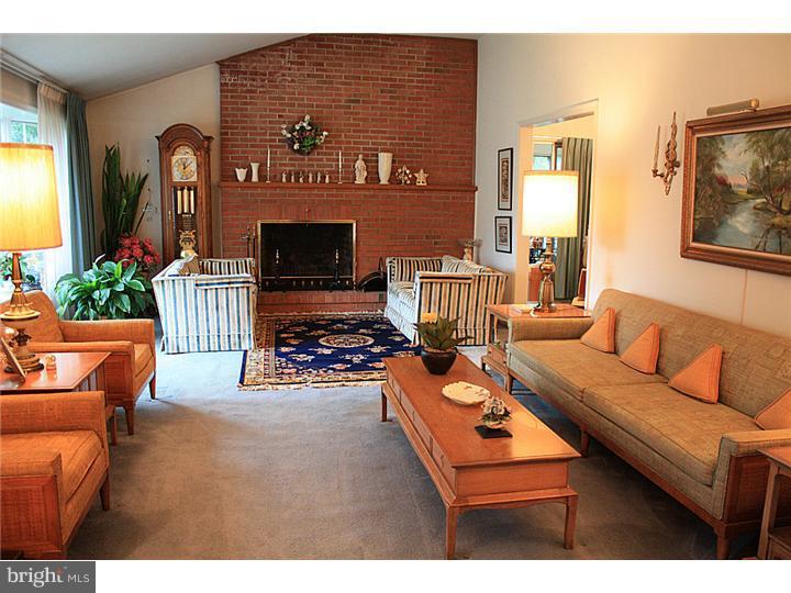 74 Cranbrook Road Hamilton Square, NJ 08690 - Photo 4 of 19 Living Room