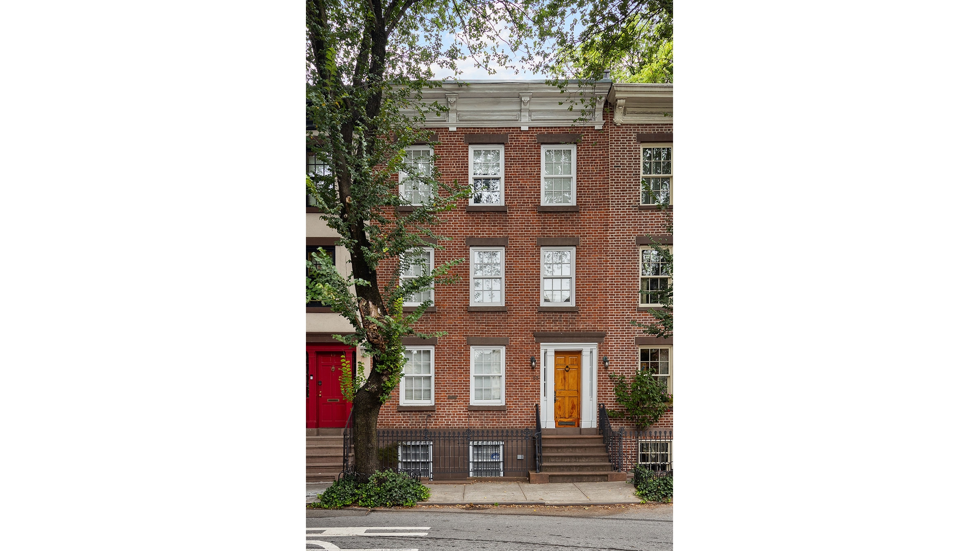 13 Commerce Street Manhattan, NY 10014 - Photo 1 of 13 a front view of a building