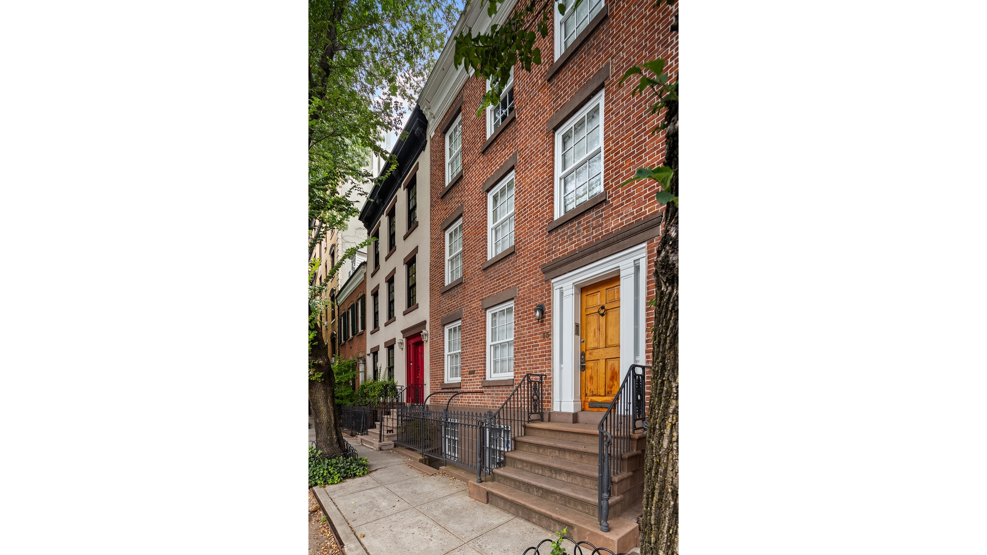 13 Commerce Street Manhattan, NY 10014 - Photo 12 of 13 a front view of a house