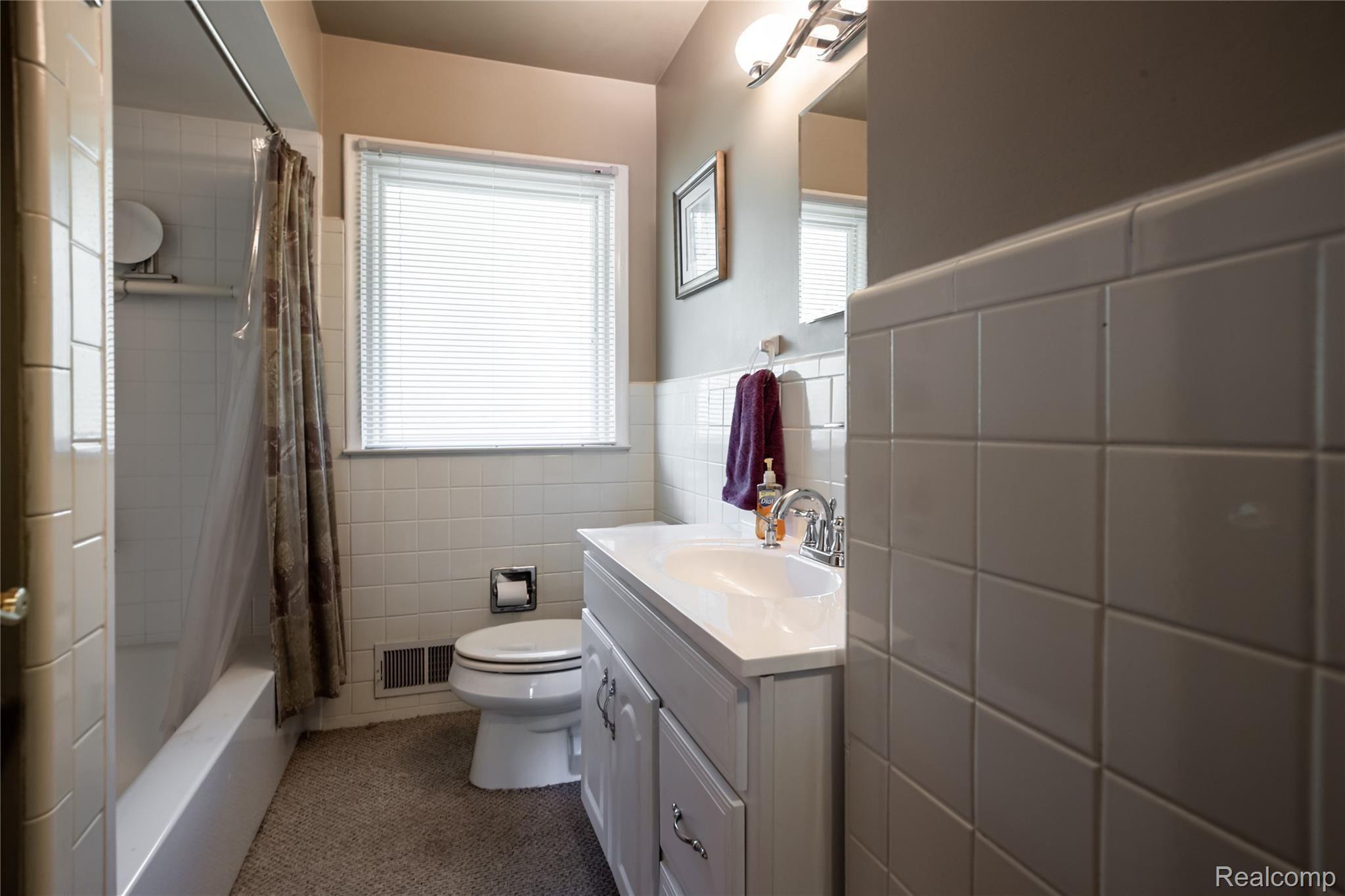 3496 Hazelton Avenue Rochester, MI 48307 - Photo 24 of 35 3496 HAZELTON AVE - INTERIOR-7.jpg