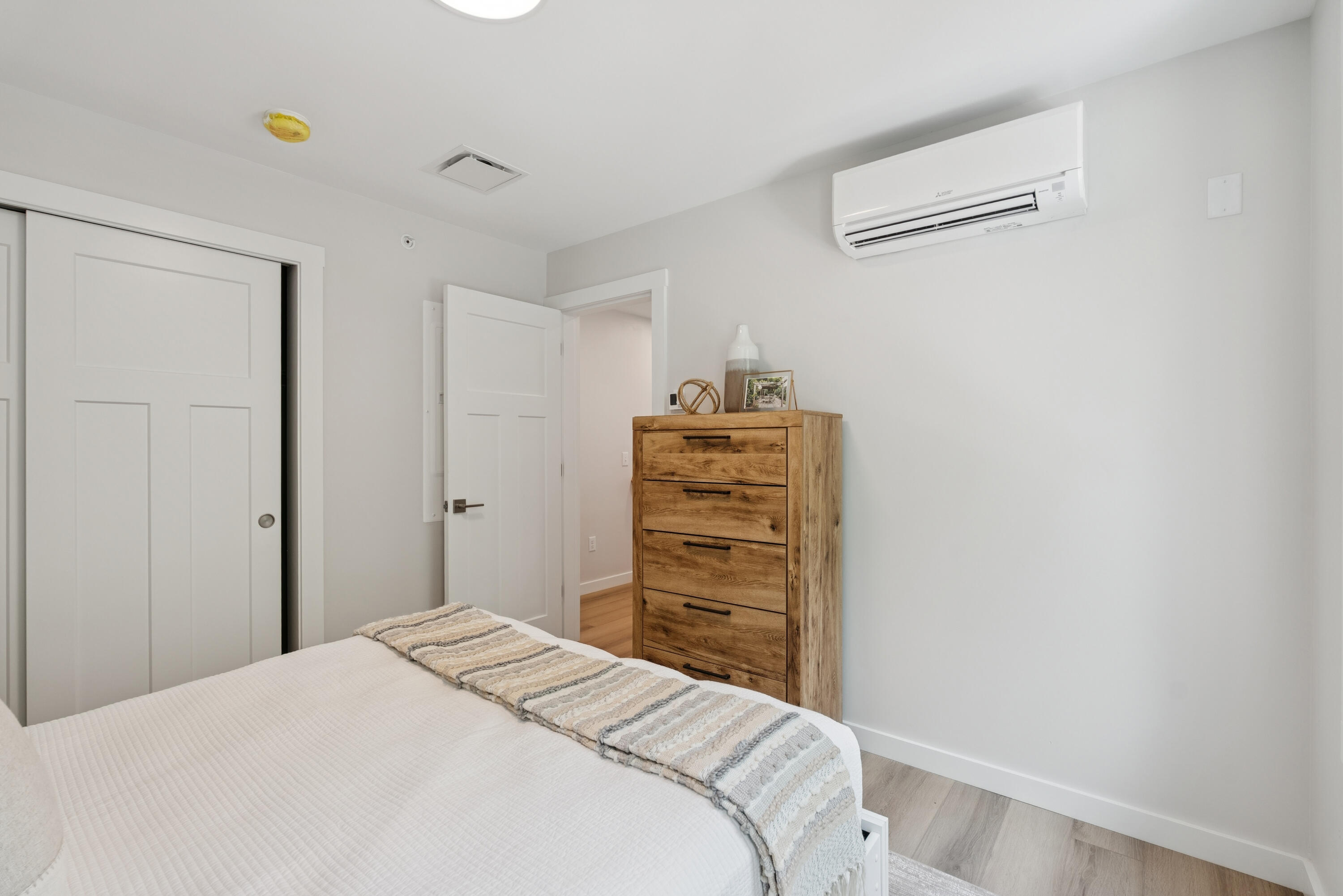 16 Cedar Bend, Unit 16 Boothbay, ME 04537 - Photo 24 of 36 Primary bedroom