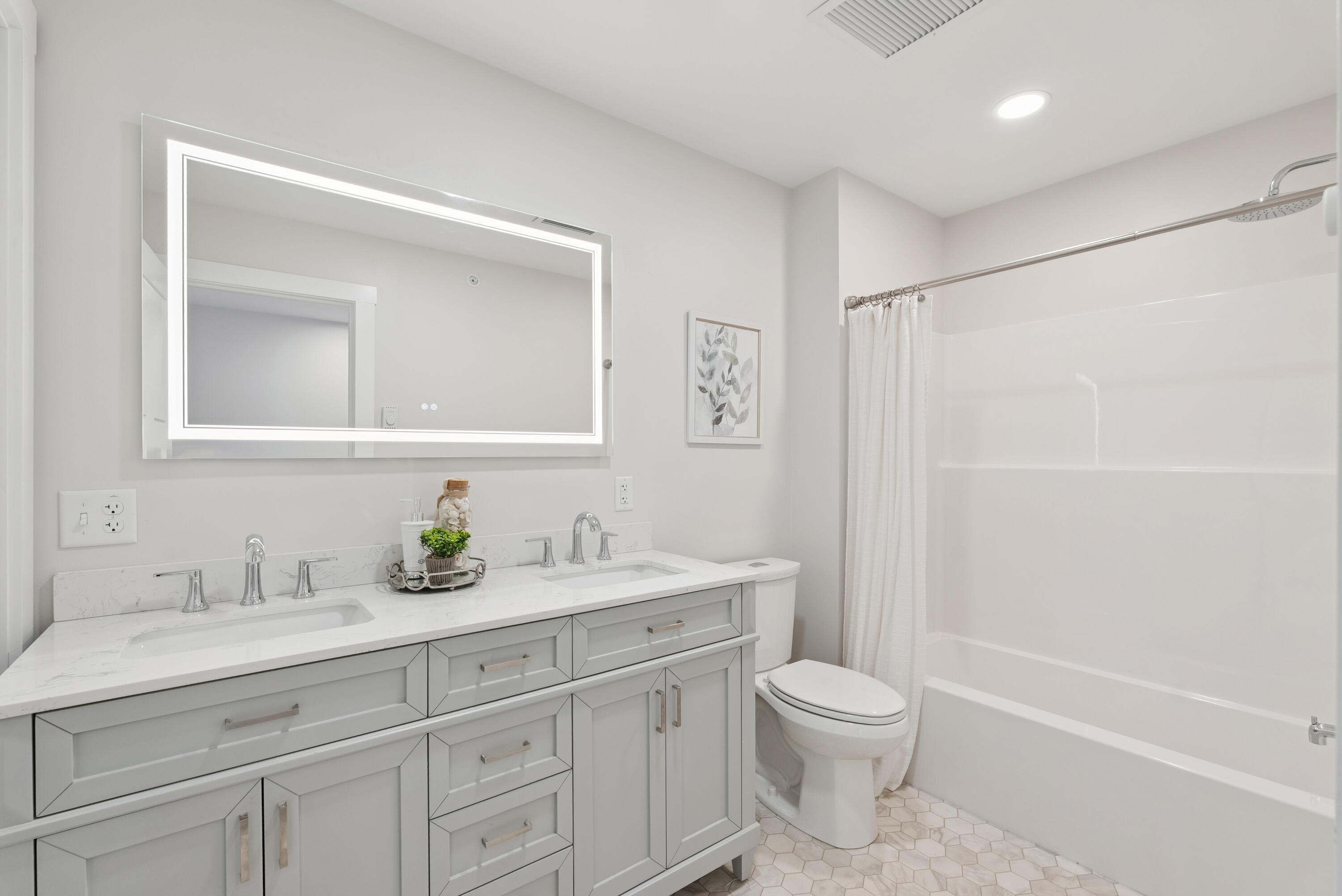 16 Cedar Bend, Unit 16 Boothbay, ME 04537 - Photo 26 of 36 Second floor bath