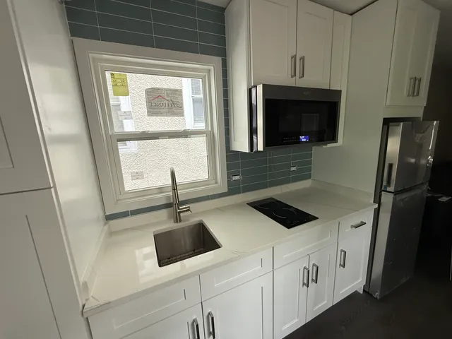 $1,950 | 1918 Noyes Street, Unit FRONT, Evanston, IL 60201