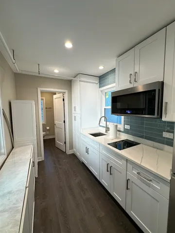 $1,950 | 1918 Noyes Street, Unit FRONT, Evanston, IL 60201