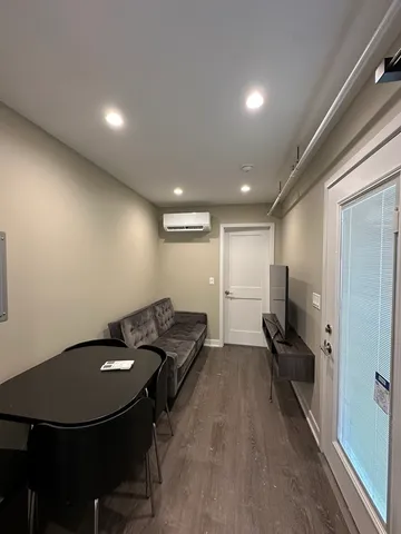 $1,950 | 1918 Noyes Street, Unit FRONT, Evanston, IL 60201