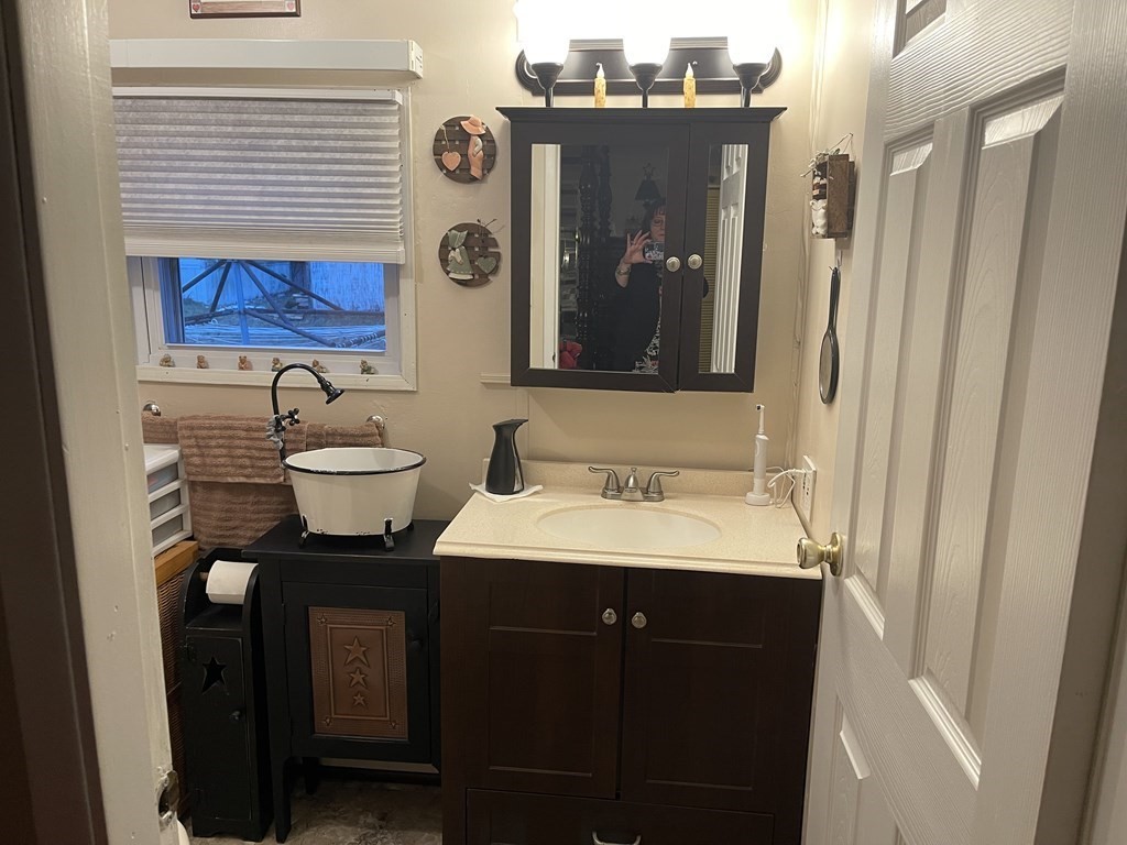 23 Holly Road Taunton, MA 02780 - Photo 7 of 17 Gallery Image 7
