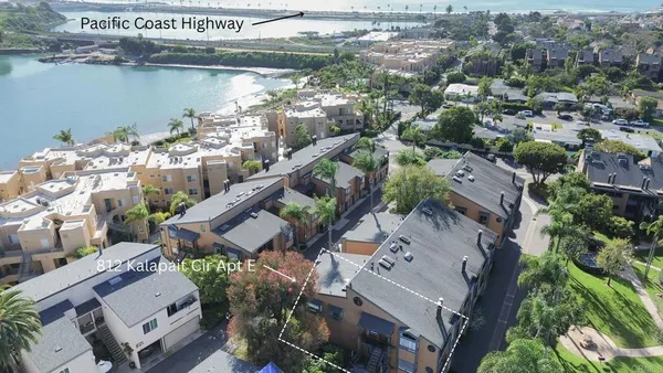 an aerial view of a house with outdoor space and lake view