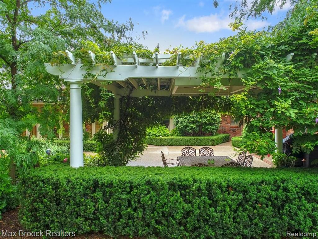 645 Lone Pine Road Bloomfield Hills, MI 48304 - Photo 28 of 34