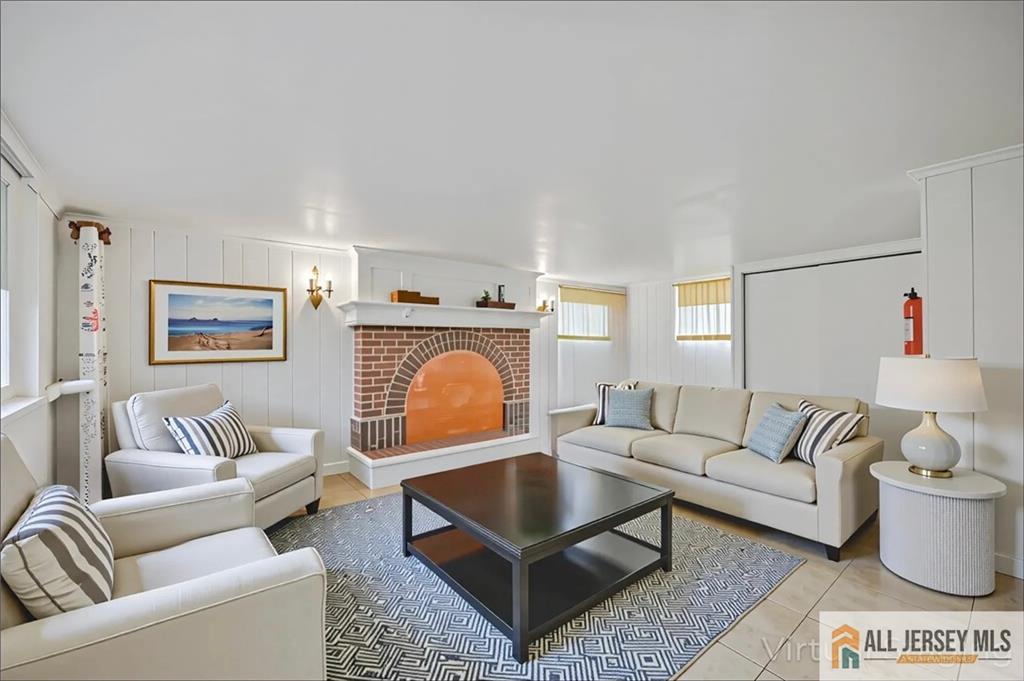 205 Ashland Road Middlesex, NJ 08846 - Photo 23 of 50 a living room with furniture and a couch