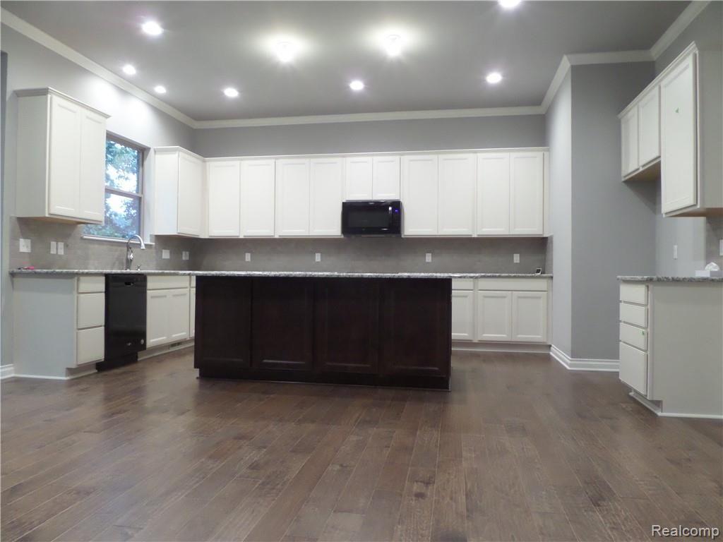 805 Balsam Circle Rochester Hills, MI 48307 - Photo 3 of 20