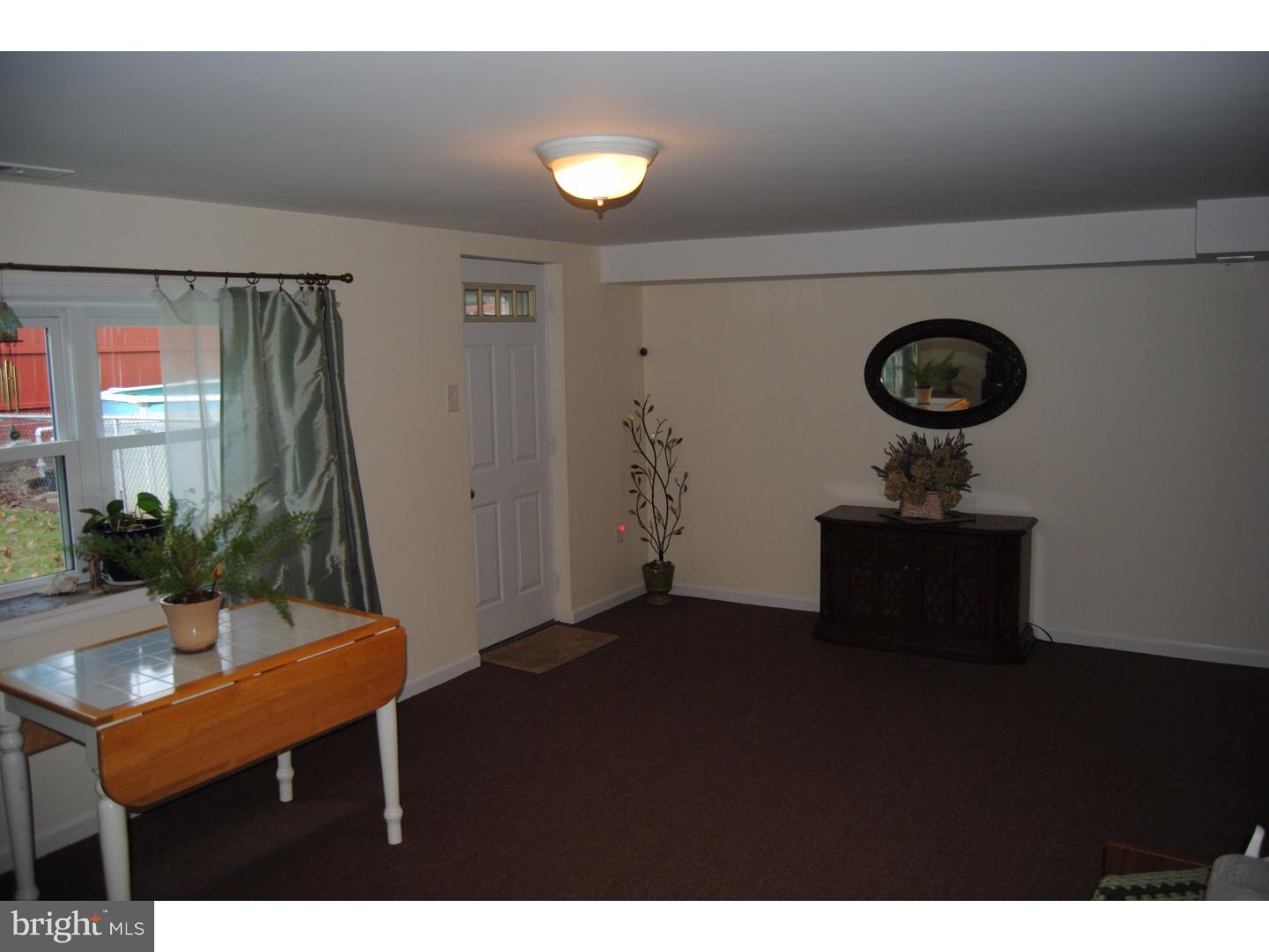 12702 Hollins Road Philadelphia, PA 19154 - Photo 15 of 19 Family Room