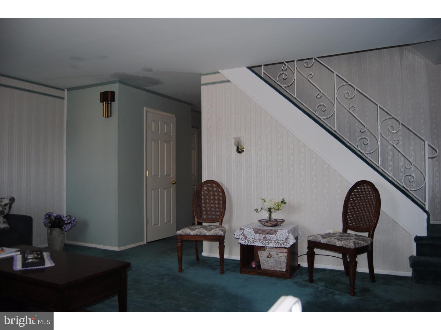 12702 Hollins Road Philadelphia, PA 19154 - Photo 3 of 19 Living Room